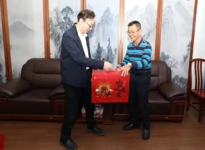 海南省總工會到海南礦業(yè)開展新春慰問