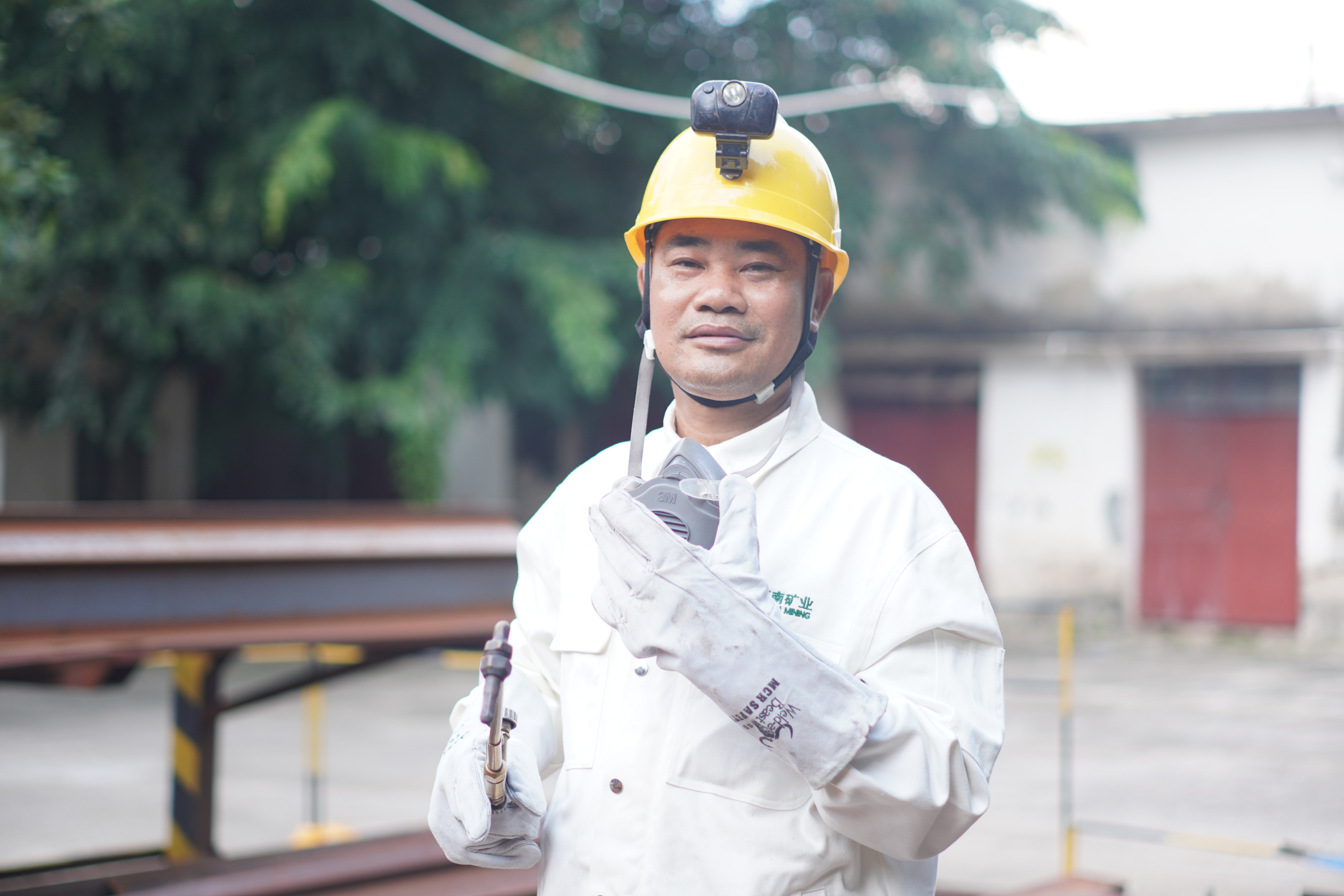 全國表彰！海南礦業員工李勇榮膺全國勞動模范