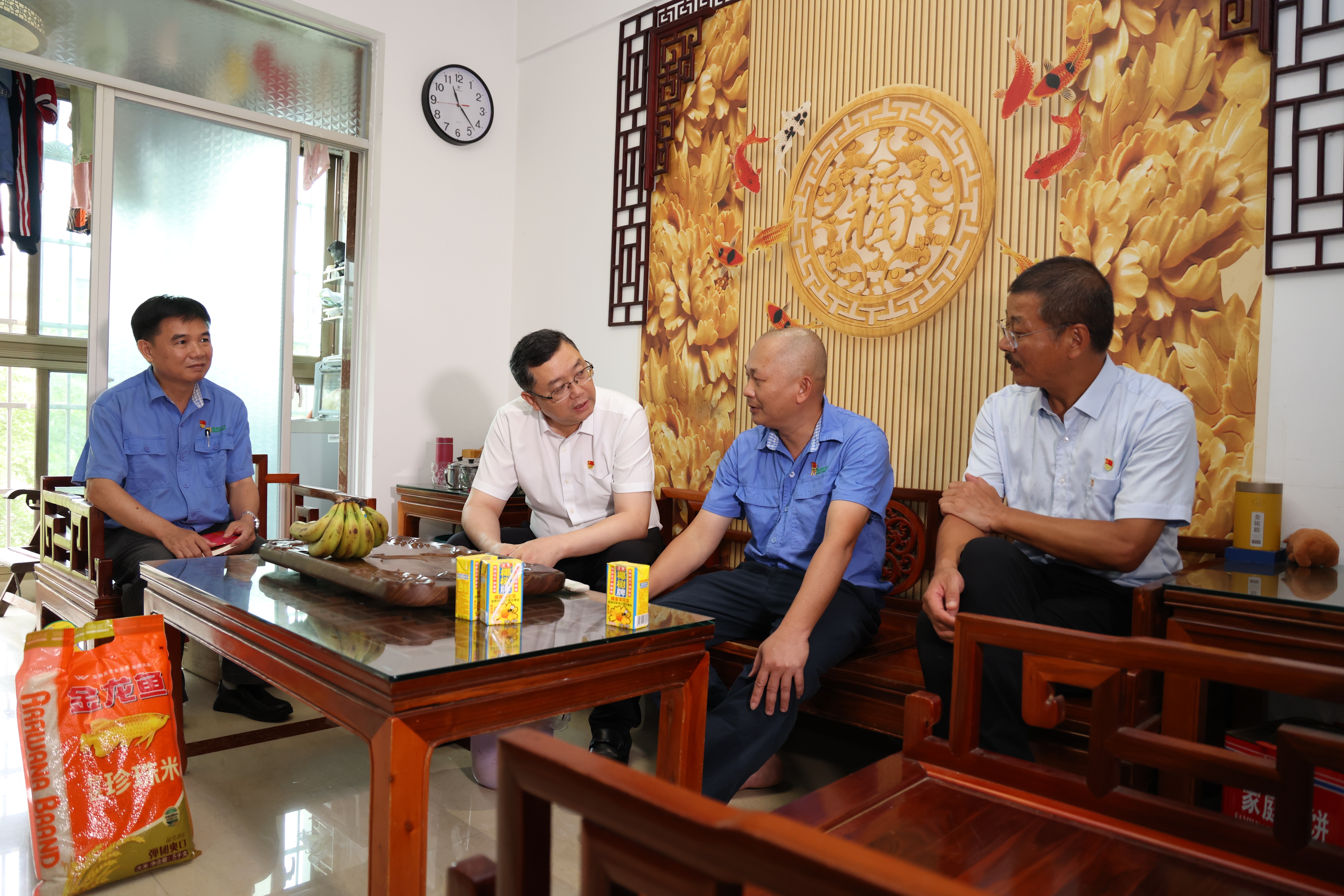 省國(guó)資委黨委書記、主任馬詠華走訪慰問海南礦業(yè)困難黨員